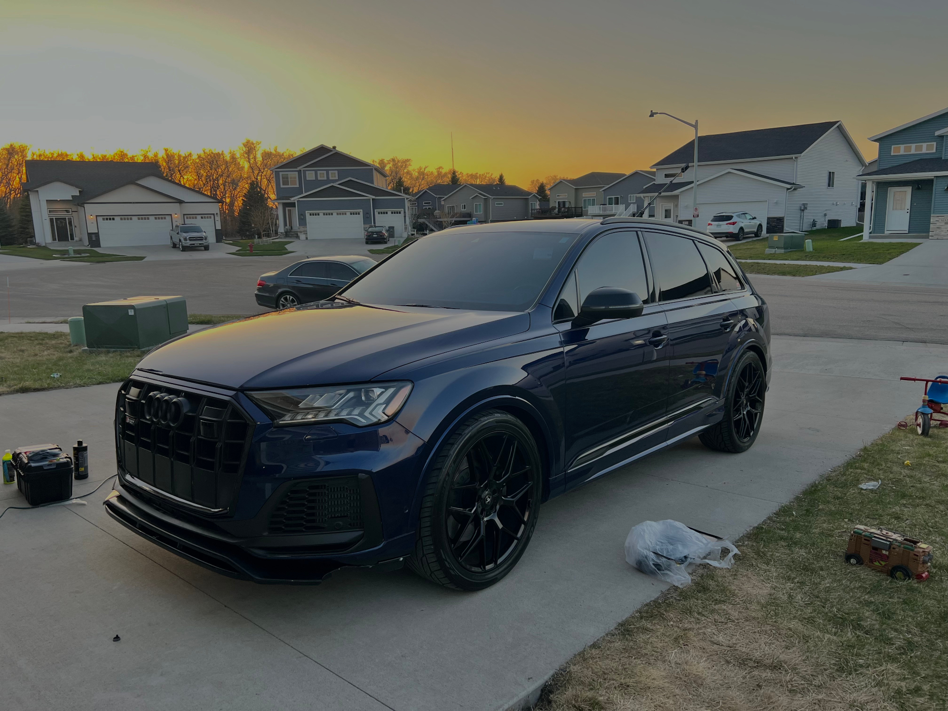 SQ7 blackout setup catching the sunset just right.